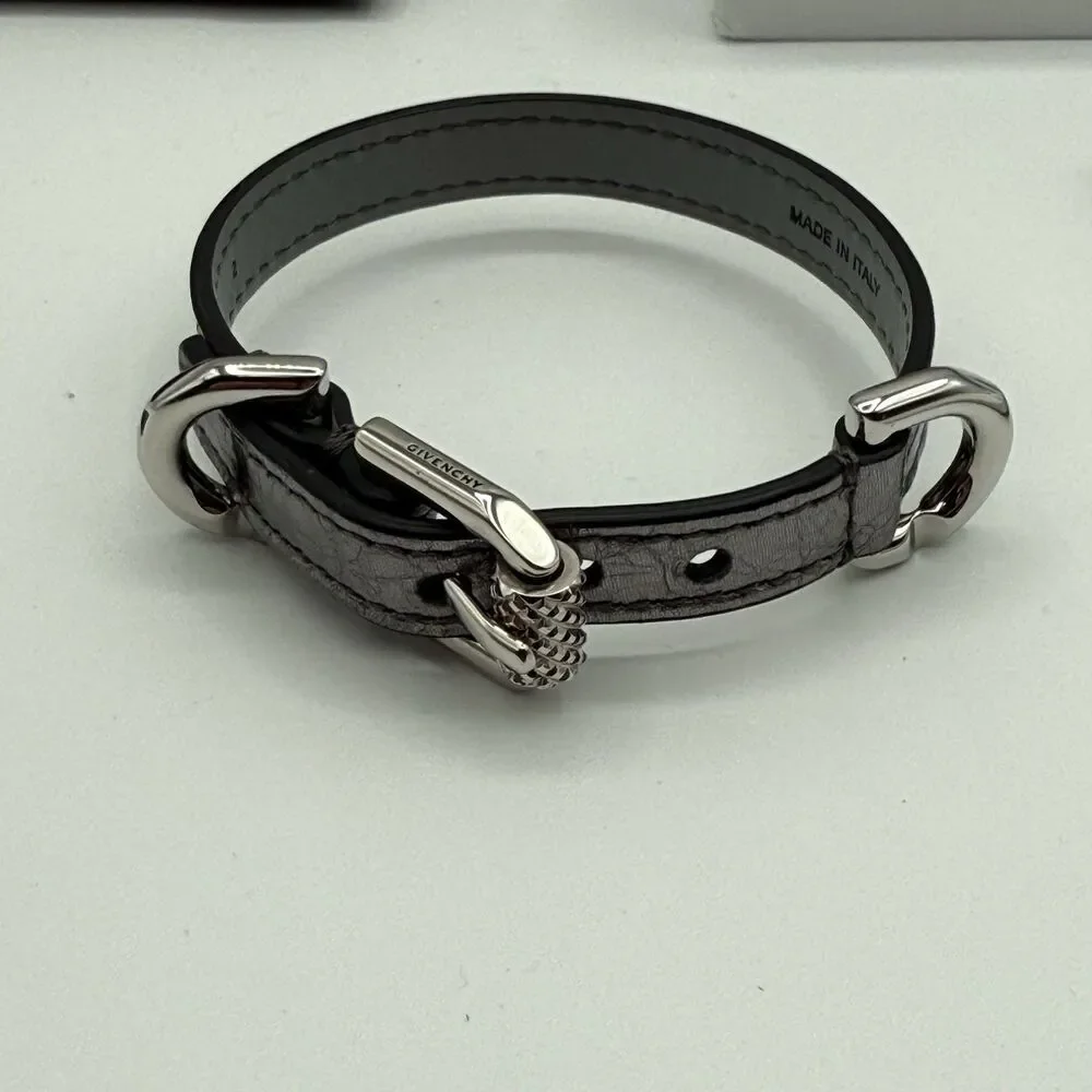 Women’s Givenchy Leather Bracelet Voyou Silvery Grey. Never Worn! Box Included!